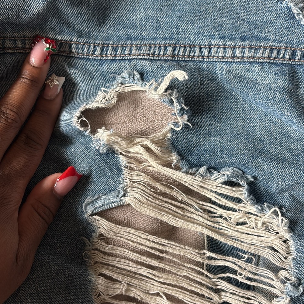 Distressed Jean jacket - Picture 5 of 8